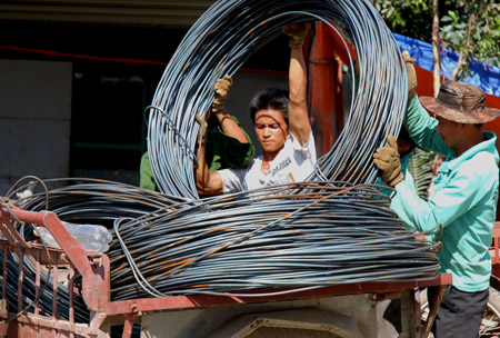 Giá thép thường tăng cao vào những tháng cuối năm.